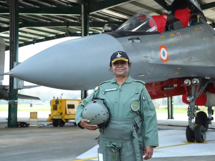 President Droupadi Murmu took historic sortie in Sukhoi 30 MKI fighter aircraft at Tezpur Air Force Station President Droupadi Murmu: సుఖోయ్‌లో విహరించిన రాష్ట్రపతి ద్రౌపది ముర్ము, IAFపై ప్రశంసలు