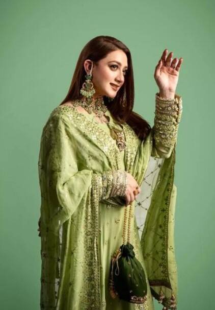 फिल्म इंडस्ट्री में काफी लोगों को डार्क कांप्लेक्शन की वजह से दिक्कतों का सामना करना पड़ा है. लेकिन आज हम एक ऐसी ही अभिनेत्री के बारे में बात करेंगे. जिनका रंग ज्यादा ही गोरा होने की वजह से उन्हें काफी दिक्कतों का सामना करना पड़ा.