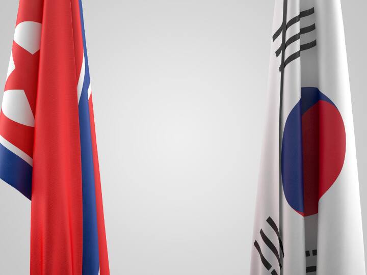 North Korea Don't Answer Call: दो दिन से नहीं उठा फोन, बढ़ गई साउथ कोरिया की टेंशन, तानाशाह किम जोंग उन से नहीं मिल रहा जवाब North korea stopped responding scheduled calls with South Korea as military tensions rise North Korea Don't Answer Call: दो दिन से नहीं उठा फोन, बढ़ गई साउथ कोरिया की टेंशन, तानाशाह किम जोंग उन से नहीं मिल रहा जवाब