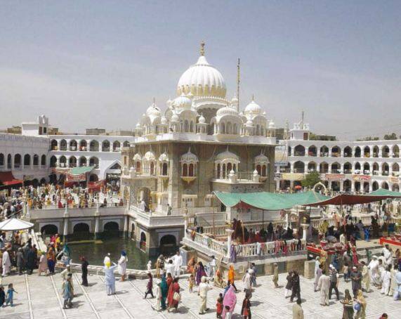 ਉਨ੍ਹਾਂ ਨੇ ਬਿਆਨ ਵਿੱਚ ਕਿਹਾ ਕਿ ਪਾਕਿਸਤਾਨ ਪਵਿੱਤਰ ਗੁਰਧਾਮਾਂ ਦੀ ਸੁਰੱਖਿਆ ਅਤੇ ਸ਼ਰਧਾਲੂਆਂ ਨੂੰ ਲੋੜੀਂਦੀਆਂ ਸਹੂਲਤਾਂ ਦੇਣ ਲਈ ਵਚਨਬੱਧ ਹੈ। ਦੱਸ ਦੇਈਏ ਕਿ ਪਾਕਿਸਤਾਨ ਹਰ ਸਾਲ ਸਿੱਖ ਧਰਮ ਨੂੰ ਮੰਨਣ ਵਾਲਿਆਂ ਨੂੰ ਵੀਜ਼ਾ ਜਾਰੀ ਕਰਦਾ ਹੈ। ਪਾਕਿਸਤਾਨ ਨੇ ਪਿਛਲੇ ਸਾਲ 2022 'ਚ 2 ਹਜ਼ਾਰ 200 ਵੀਜ਼ੇ ਜਾਰੀ ਕੀਤੇ ਸਨ। ਅਤੇ ਸਾਲ 2019 ਵਿੱਚ ਵੀ ਪਾਕਿਸਤਾਨ ਨੇ 2 ਹਜ਼ਾਰ 200 ਵੀਜ਼ੇ ਜਾਰੀ ਕੀਤੇ ਸਨ।
