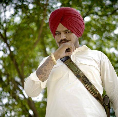 ਇਸ ਤੋਂ ਪਹਿਲਾਂ ਸ੍ਰੀ ਗੁਰੂ ਨਾਨਕ ਦੇਵ ਜੀ ਦੇ ਪ੍ਰਕਾਸ਼ ਪੁਰਬ 'ਤੇ 8 ਨਵੰਬਰ ਨੂੰ ਸਿੱਧੂ ਮੂਸੇਵਾਲਾ ਦਾ ਦੂਜਾ ਗੀਤ 'ਵਾਰ' ਲਾਂਚ ਕੀਤਾ ਗਿਆ ਸੀ। ਇਸ ਗੀਤ ਨੂੰ ਲਾਂਚ ਹੋਣ ਤੋਂ ਬਾਅਦ ਹੁਣ ਤੱਕ 44 ਮਿਲੀਅਨ ਵਿਊਜ਼ ਮਿਲ ਚੁੱਕੇ ਹਨ। ਸਿੱਧੂ ਮੂਸੇਵਾਲਾ ਨੇ ਪੰਜਾਬ ਦੇ ਮਹਾਨ ਸਿੱਖ ਯੋਧੇ ਹਰੀ ਸਿੰਘ ਨਲਵਾ 'ਤੇ ਇਹ ਗੀਤ ਗਾਇਆ ਸੀ। ਸਰਦਾਰ ਹਰੀ ਸਿੰਘ ਨਲਵਾ ਮਹਾਰਾਜਾ ਰਣਜੀਤ ਸਿੰਘ ਦਾ ਜਰਨੈਲ ਸੀ। ਮਹਾਨ ਯੋਧਾ ਹਰੀ ਸਿੰਘ ਨਲਵਾ ਨੇ ਪਠਾਣਾਂ ਵਿਰੁੱਧ ਕਈ ਲੜਾਈਆਂ ਦੀ ਅਗਵਾਈ ਕੀਤੀ ਤੇ ਮਹਾਰਾਜਾ ਰਣਜੀਤ ਸਿੰਘ ਨੂੰ ਜਿੱਤ ਦਿਵਾਈ ਸੀ।