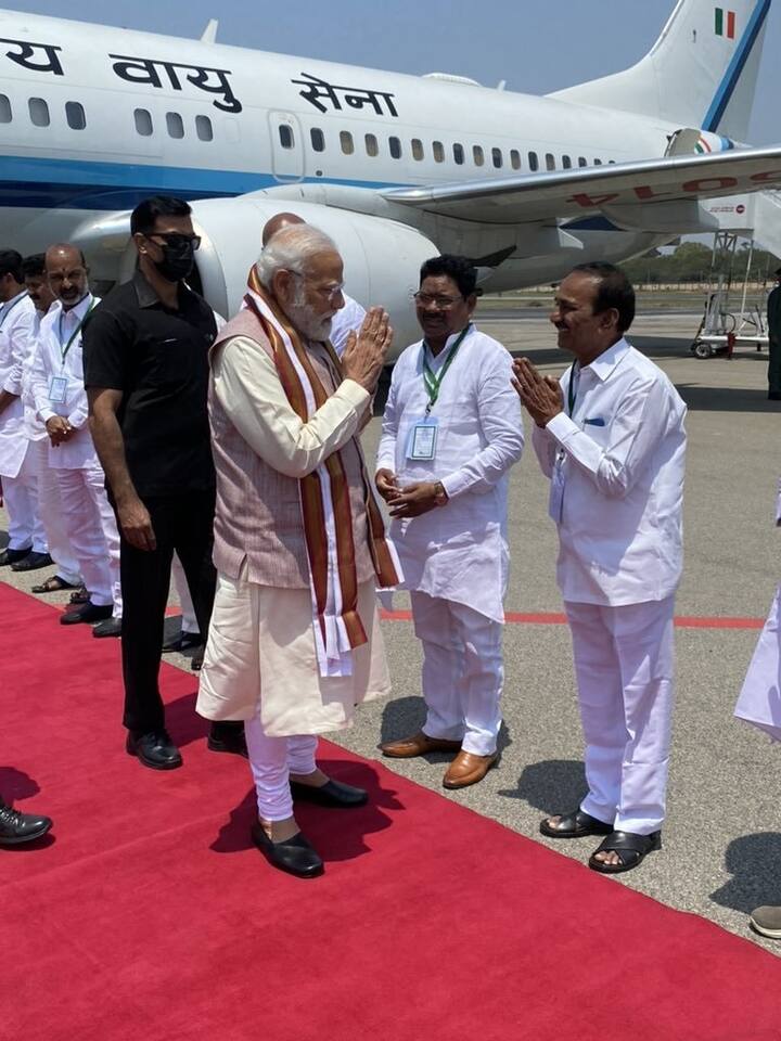 ఘనస్వాగతం పలికిన రాష్ట్ర బీజేపీ నేతలు