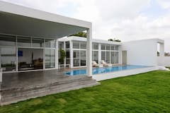 Allu Arjun Birthday: 100 करोड़ के आलीशान बंगले में रहते हैं ‘पुष्पा’ स्टार अल्लू अर्जुन, लाइफस्टाइल में देते हैं बॉलीवुड स्टार्स को कड़ी टक्कर