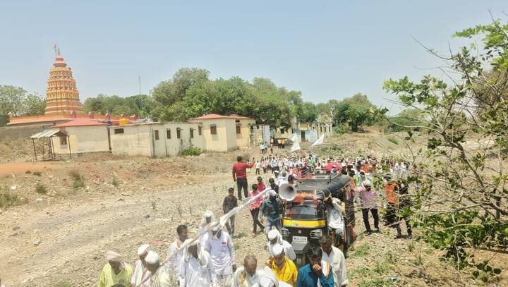जगदंबा देवीच्या गवारबऱ्याच्या घोगऱ्या तसेच रव्याची उधळून करीत धारूच्या सोनीमोहा येतील जगदंबा देवीची भव्य पालखी मिरवणूक काढण्यात आली होती.