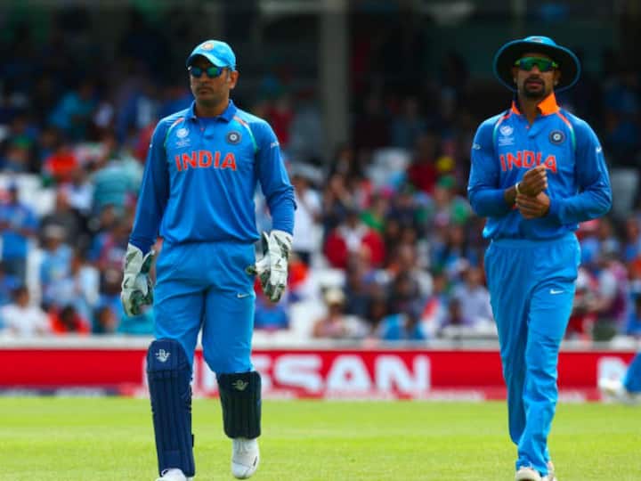 Shikhar Dhawan Lauds MS Dhoni's Captaincy Skills, Says 'He Is Very Chilled Out' Shikhar Dhawan Lauds MS Dhoni's Captaincy Skills, Says 'He Is Very Chilled Out'