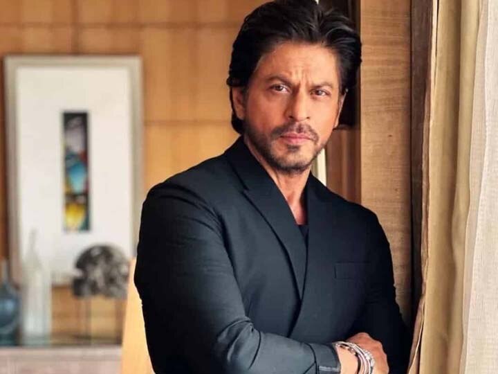 Shah Rukh Khan Poses With Acid Attack Survivors In Kolkata Photos Viral See  Here | Shah Rukh Khan ने कोलकाता में की एसिड अटैक सर्वाइवर्स से मुलाकात,  वायरल हुईं SRK की अनसीन
