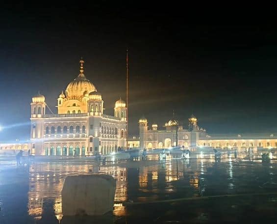 ਪਾਕਿਸਤਾਨ ਕਮਿਸ਼ਨ ਨੇ ਇੱਕ ਪ੍ਰੈਸ ਬਿਆਨ ਜਾਰੀ ਕਰਦਿਆਂ ਕਿਹਾ ਕਿ ਵਿਸਾਖੀ ਦੇ ਜਸ਼ਨਾਂ ਦੇ ਮੌਕੇ 'ਤੇ ਨਵੀਂ ਦਿੱਲੀ ਸਥਿਤ ਪਾਕਿਸਤਾਨ ਹਾਈ ਕਮਿਸ਼ਨ ਨੇ 9 ਤੋਂ 18 ਅਪ੍ਰੈਲ ਤੱਕ ਦੇਸ਼ ਵਿੱਚ ਹੋਣ ਵਾਲੇ ਸਾਲਾਨਾ ਤਿਉਹਾਰ ਵਿੱਚ ਹਿੱਸਾ ਲੈਣ ਲਈ ਭਾਰਤ ਤੋਂ ਆਏ ਸਿੱਖ ਸ਼ਰਧਾਲੂਆਂ ਨੂੰ 2,856 ਵੀਜ਼ੇ ਜਾਰੀ ਕੀਤੇ ਹਨ।