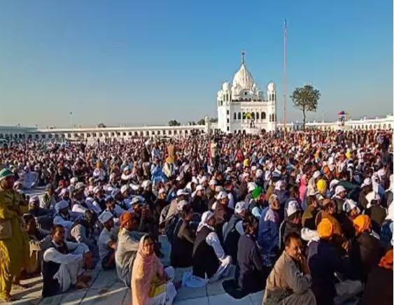 ਪੰਜਾਬ ਤੋਂ ਸ਼ਰਧਾਲੂ ਪਾਕਿਸਤਾਨ ਸਥਿਤ ਗੁਰਦੁਆਰਾ ਡੇਰਾ ਸਾਹਿਬ, ਪੰਜਾ ਸਾਹਿਬ, ਨਨਕਾਣਾ ਸਾਹਿਬ ਅਤੇ ਕਰਤਾਰਪੁਰ ਸਾਹਿਬ ਵਿਖੇ ਮੱਥਾ ਟੇਕਣਗੇ। ਵੀਜ਼ਾ ਧਾਰਮਿਕ ਸਥਾਨਾਂ ਦੀ ਯਾਤਰਾ, 1974 'ਤੇ ਦੁਵੱਲੇ ਪਾਕਿਸਤਾਨ-ਭਾਰਤ ਪ੍ਰੋਟੋਕੋਲ ਦੇ ਤਹਿਤ ਜਾਰੀ ਕੀਤਾ ਜਾਂਦਾ ਹੈ।