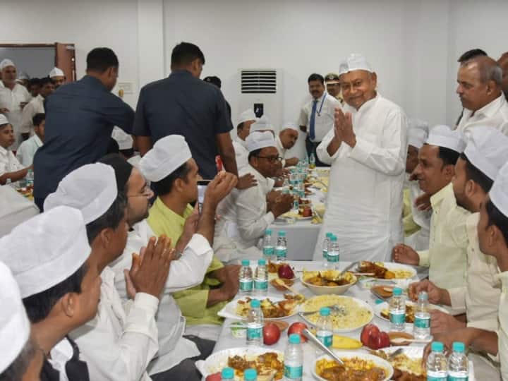 Bihar Deputy CM And RJD leader Tejashwi Yadav preparing for a grand Iftar Party in Patna after Nitish Kumar Bihar Politics: सीएम नीतीश की दावत-ए-इफ्तार के बाद अब तेजस्वी की तैयारी, 9 अप्रैल को पटना में होगा आयोजन 