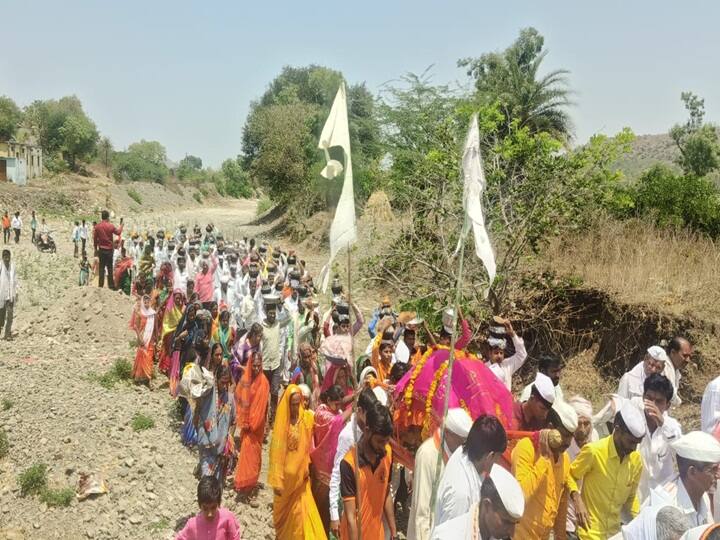 वर्षभर बोललेले नवस फेडण्यासाठी या दिवशी भाविकांची मोठी गर्दी होत असते.