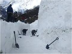 केदारनाथ धाम यात्रा के लिए प्रशासन सतर्क, 15 फीट से भी बड़े ग्लेशियरों को काटकर रास्ता किया तैयार