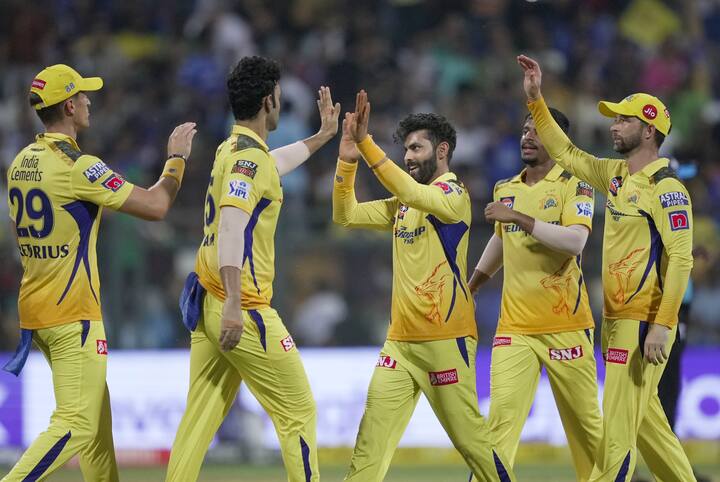 आधी अजिंक्य राहणेसोबत भागिदारी करत विजयाचा पाया रचला. त्यानंतर दुबे आणि अंबाती रायडू यांच्या मदतीने चेन्नईला विजय मिळवून दिला. शिवम दुबे याने 26 चेंडूत 28 धावांचे योगदान दिले. दुबे याने या खेळीत दोन चौकार आणि एक षटकार लगावला. अंबाती रायडू याने नाबाद 16 धावांची खेळी केली. या खेळीत त्याने दोन चौकार लगावले.