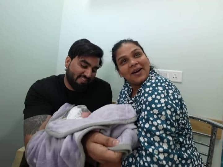Armaan Malik Kritika Malik Son Name Payal Malik Said When They Reveals New Born Baby Face Armaan Malik ने न्यू बॉर्न बेबी का रखा ये प्यारा नाम, पहली वाइफ ने बताया- कब दिखाएंगे बेटे का चेहरा
