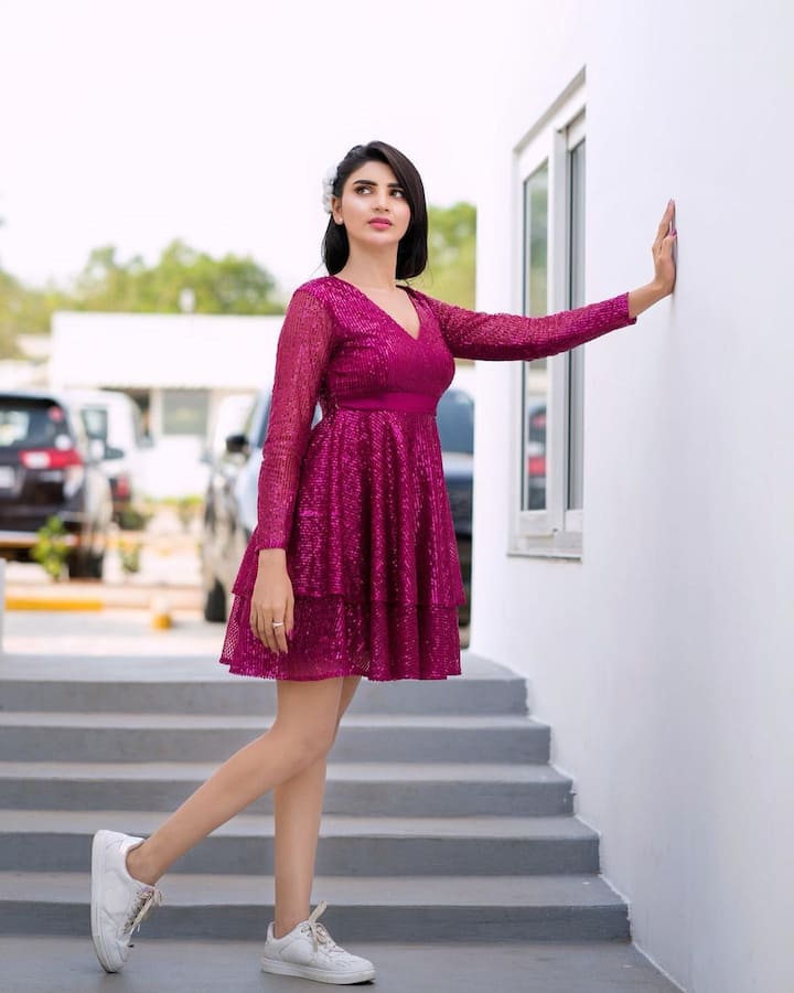 కానీ జబర్దస్త్ లో ఎంట్రీ ఇచ్చాక ఆమెకు సెలెబ్రిటీగా మారిపోయింది. ఇమ్మాన్యుయేల్ తో లవ్ ట్రాక్ హిట్ అయింది.