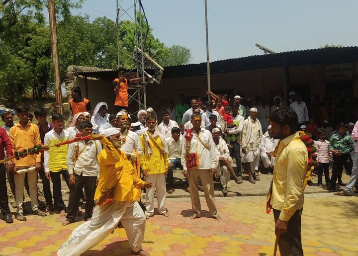 चैत्र पौर्णिमेला नवरात्र उत्सव सुरू होतो आणि देवीच्या यात्रेचा आरंभ होतो.