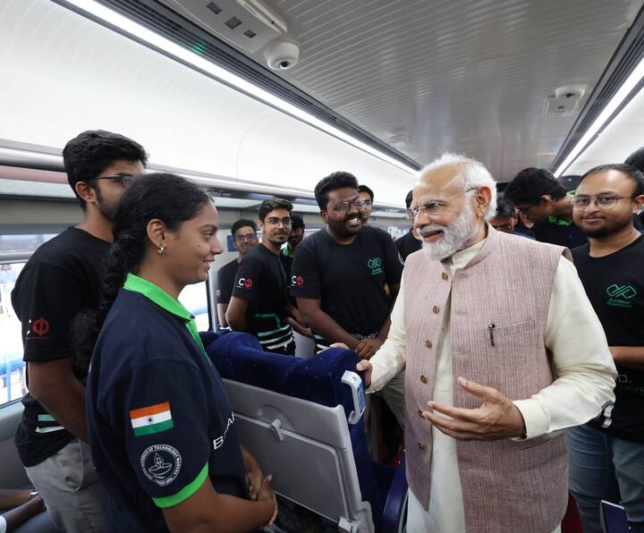 வந்தே பாரத் எக்ஸ்பிரஸ் ரயில் தமிழ்நாட்டின் முக்கிய வணிக மற்றும் நகர்ப்புற மையங்களுக்கான இணைப்பை அதிகரிக்கும் என்று எதிர்பார்க்கப்படுகிறது.