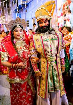 In Pics: जोधपुर के बेंतमार घिंगा गवार मेले की अनोखी परंपरा, पुरुषों पर लाठियां बरसाती हैं महिलाएं, देखें फोटो