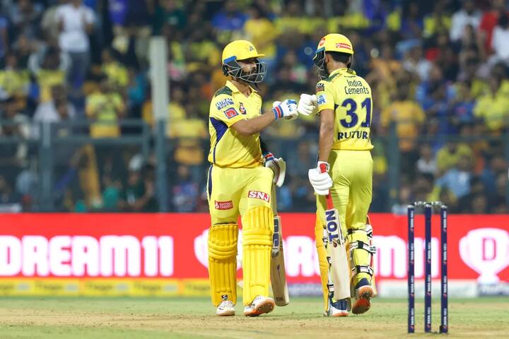 ব্যাট হাতে দুরন্ত ছন্দে মুম্বইয়ের তারকা। মাত্র ১৯ বলে ৫০ রান পূর্ণ করেন তিনি।