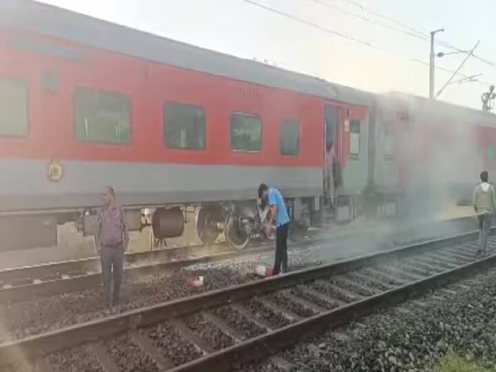 Rajadhani Express Train Accident Kavali Nellore Heavy Smoke from train wheels Rajadhani Express:: రాజధాని ఎక్స్ ప్రెస్ రైలుకు తప్పిన పెనుప్రమాదం
