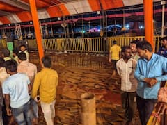 बारिश ने डाला धीरेंद्र कृष्ण शास्त्री की कथा में व्यवधान, रविवार की जगह अब सोमवार को लगेगा दिव्य दरबार