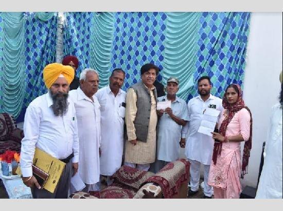 Punjab News: ਸਰਕਾਰੀ ਸਕੀਮਾਂ ਦੇ ਲਾਭ ਲਈ ਪਿੰਡਾਂ ਦੇ ਲੋਕਾਂ ਨੂੰ ਇਸ ਦੀ ਜਾਣਕਾਰੀ ਹੋਣਾ ਜ਼ਰੂਰੀ-ਜਿੰਪਾ Punjab News: ਸਰਕਾਰੀ ਸਕੀਮਾਂ ਦੇ ਲਾਭ ਲਈ ਪਿੰਡਾਂ ਦੇ ਲੋਕਾਂ ਨੂੰ ਇਸ ਦੀ ਜਾਣਕਾਰੀ ਹੋਣਾ ਜ਼ਰੂਰੀ-ਜਿੰਪਾ