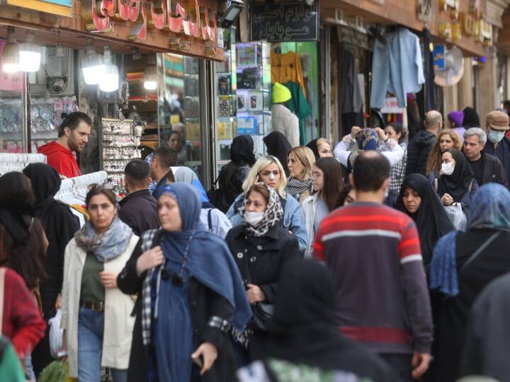 Iran police will install security camera at public place for Penalise unveiled hijab women over dress code Iran Hijab: ईरान में हिजाब न पहनने वाली महिलाओं को मिलेगी सजा, पुलिस ने जगह-जगह लगा दिए कैमरे