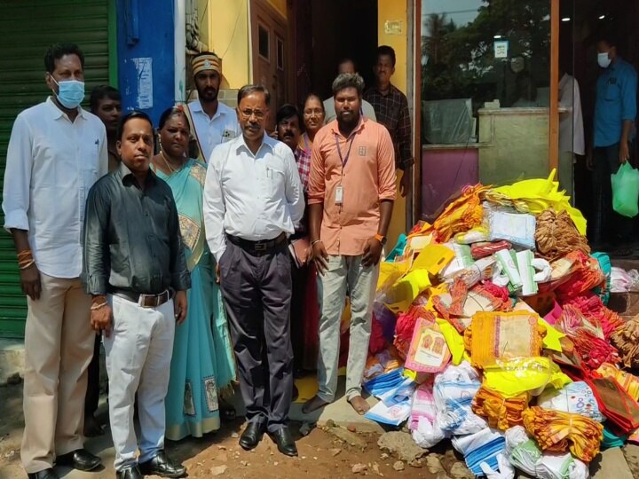 Mayiladuthurai: தடை செய்யப்பட்ட பிளாஸ்டிக் இங்கு விற்பனைக்கு இல்லை.. போர்டு வைத்த வியாபாரியை பாராட்டிய ஆட்சியர்...!