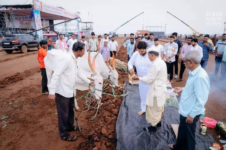 भारतातील सर्वात मोठी रुस्तम-ए-हिंद बैलगाडी शर्यत आज सांगलीत पार पडत आहे.