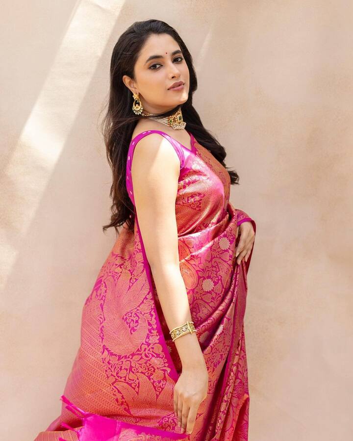 ప్రియాంక మోహన్ కోలీవుడ్‌ లో సక్సెస్ ఫుల్ హీరోయిన్ గా కొనసాగుతోంది. వరుస అవకాశాలతో దూసుకుపోతుంది. Photo credit: Priyanka Mohan/instagram