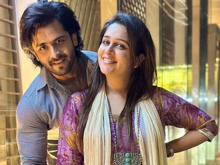 Shoaib Ibrahim Dipika Kakar Pics: दीपिका कक्कड़ और शोएब इब्राहिम बहुत जल्द पैरेंट्स बनने जा रहे हैं. इस बीच पर शनिवार को कपल टी डेट पर गया, जिसकी कुछ फोटोज सामने आई हैं.