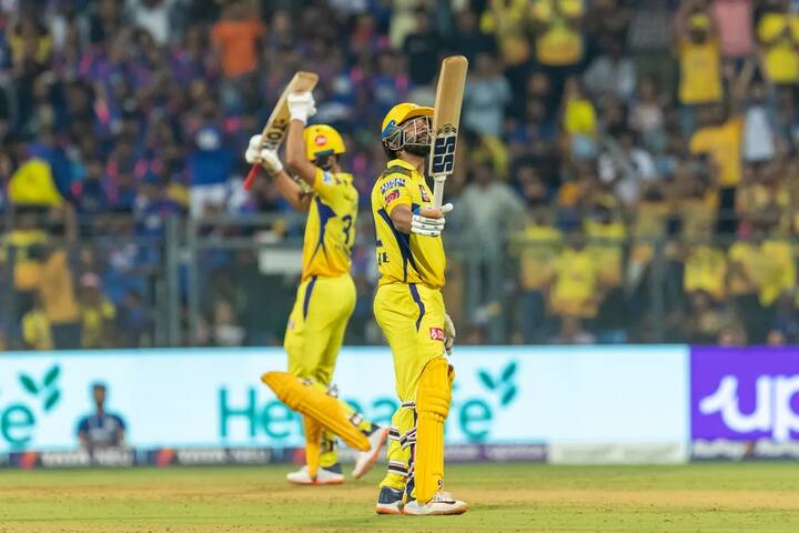মুম্বই ইন্ডিয়ান্স (MI vs CSK) বোলিংকে ছারখার করে মাত্র ২৭ বলে ৬১ রান করলেন। তাঁর ইনিংসে রয়েছে ৭টি চার ও ৩টি ছক্কা।