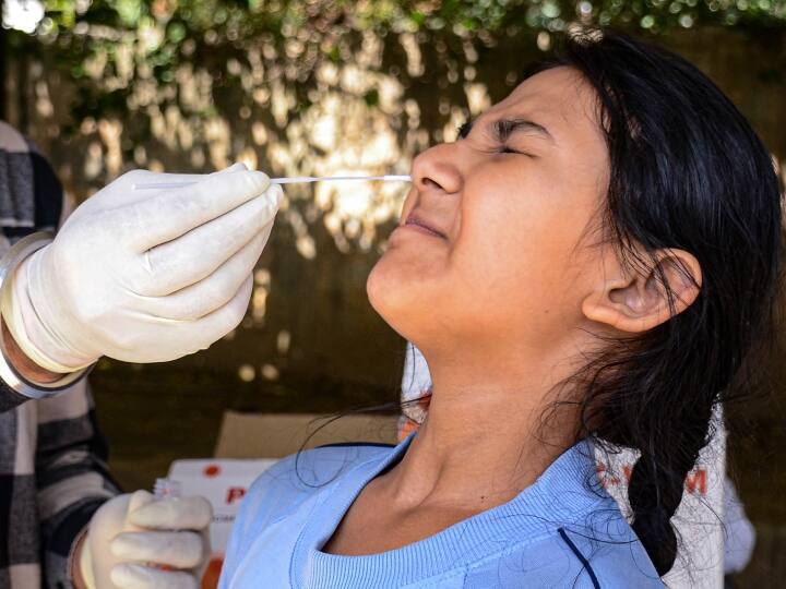 Coronavirus Updates Mask mandatory in Haryana Kerala in new covid 19 guidelines mock drill will be conducted in hospitals Coronavirus Updates: कोरोना के तेजी से बढ़ते मामलों के बीच इन राज्यों में नई गाइडलाइंस जारी, कल अस्पतालों में होगी मॉक ड्रिल