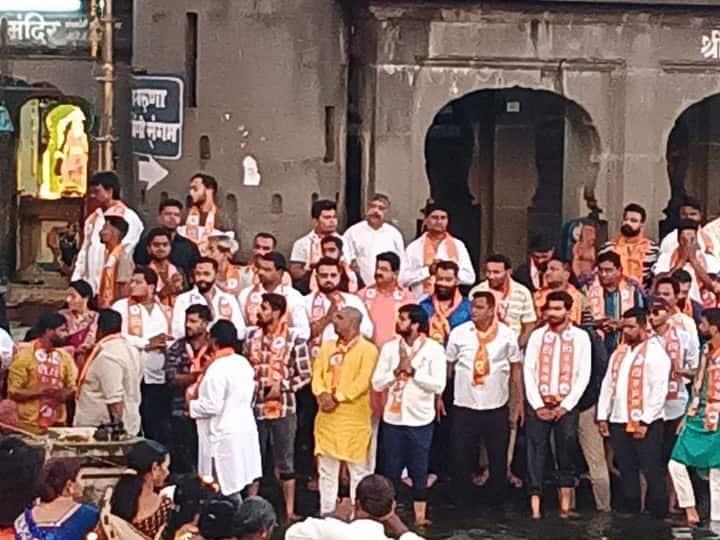eknath shinde ayodhya visit nashik Godavari River aarati latest marathi news update मुख्यमंत्र्यांकडून शरयू नदीवर महाआरती तर नाशिकमध्ये गोदावरी तीरावर गंगा आरती