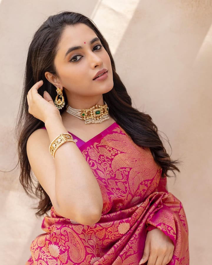 గతేడాది శివ కార్తీకేయన్ హీరోగా నటించిన ‘వరుణ్ డాక్టర్’ మూవీతో తమిళ ఇండస్ట్రీలోకి అడుగుపెట్టింది ఈ ముద్దుగుమ్మ. తొలి సినిమాతోనే హిట్ అందుకుంది. Photo credit: Priyanka Mohan/instagram