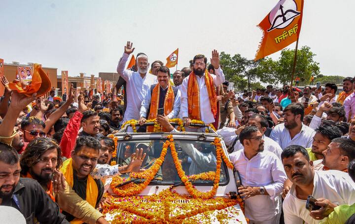सीएम शिंदे ने आगे कहा कि मैं आप सबको धन्यवाद दूंगा कि राम मंदिर का सपना अपनी आंखों के सामने पूरा होता दिखाई दे रहा है. इसके लिए प्रधानमंत्री मोदी और इस राज्य के मुख्यमंत्री योगी आदित्यनाथ को धन्यवाद देना चाहता हूं.