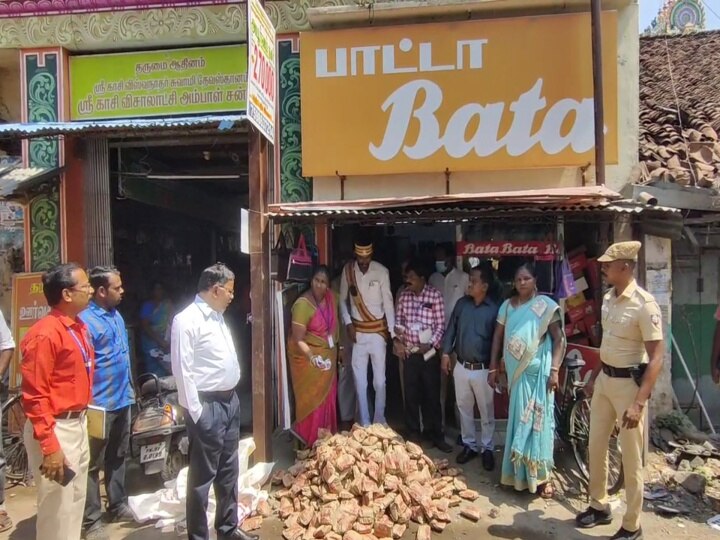 Mayiladuthurai: தடை செய்யப்பட்ட பிளாஸ்டிக் இங்கு விற்பனைக்கு இல்லை.. போர்டு வைத்த வியாபாரியை பாராட்டிய ஆட்சியர்...!