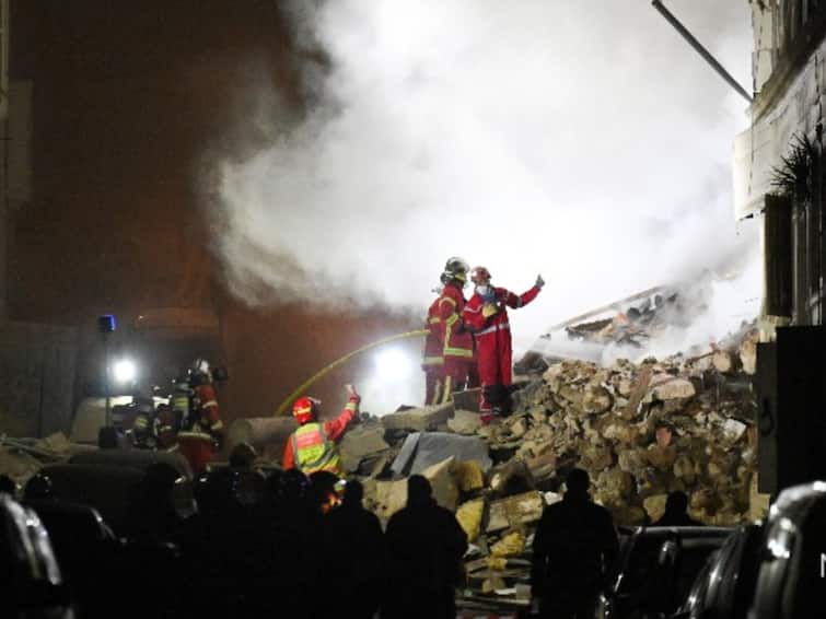 5 Injured After Building Collapse In France's Marseille, Fire Halts Rescue Efforts 5 Injured After Building Collapse In France's Marseille, Fire Halts Rescue Efforts