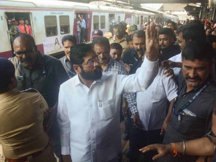 मुंबई हवाई अड्डे पर पत्रकारों से बातचीत में मुख्यमंत्री ने कहा कि वह अपने अयोध्या दौरे की आलोचना का अपने काम के जरिए जवाब देंगे.