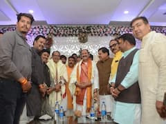 4 साल पहले 200 भक्तों के बीच कथा करते थे पंडित प्रदीप मिश्रा, अब जुट रही लाखों की भीड़, जानिए-पूरे बदलाव की रोचक कहानी