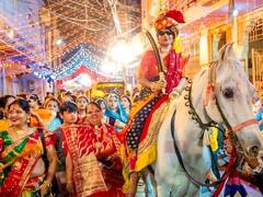 In Pics: जोधपुर के बेंतमार घिंगा गवार मेले की अनोखी परंपरा, पुरुषों पर लाठियां बरसाती हैं महिलाएं, देखें फोटो