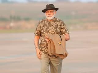 PM Look: કાળી ટોળી, ખાખી પેન્ટ ને કેમૉફ્લાઝ ટીશર્ટ...... ટાઇગર રિઝર્વ જતાં પહેલા આ અંદાજમાં દેખાયા PM મોદી