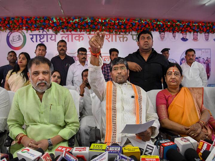 Union Minister Pashupati Paras gave statement regarding Chirag Paswan and BJP In Mokama Patna Bihar Politics: गुस्से में चाचा! चिराग पासवान का नाम सुनते ही भड़के पशुपति पारस, कहा- यहां सिर्फ मेरी बात करो