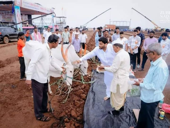 डबल महाराष्ट्र केसरी पै. चंद्रहार पाटील युथ फौंडेशन वर्धापनदिनानिमित्त ही सर्वात मोठी 'रुस्तम-ए-हिंद' बैलगाडी शर्यत होत आहे. रुस्तम-ए-हिंद बैलगाडी शर्यत विजेत्याला महिंद्रा थार मिळणार आहे.