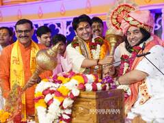 PICS: देवकीनंदन ठाकुर से अचनाक मिलने पहुंच गए पंडित धीरेन्द्र कृष्ण शास्त्री, जयकारों से गू्ंजा पंडाल