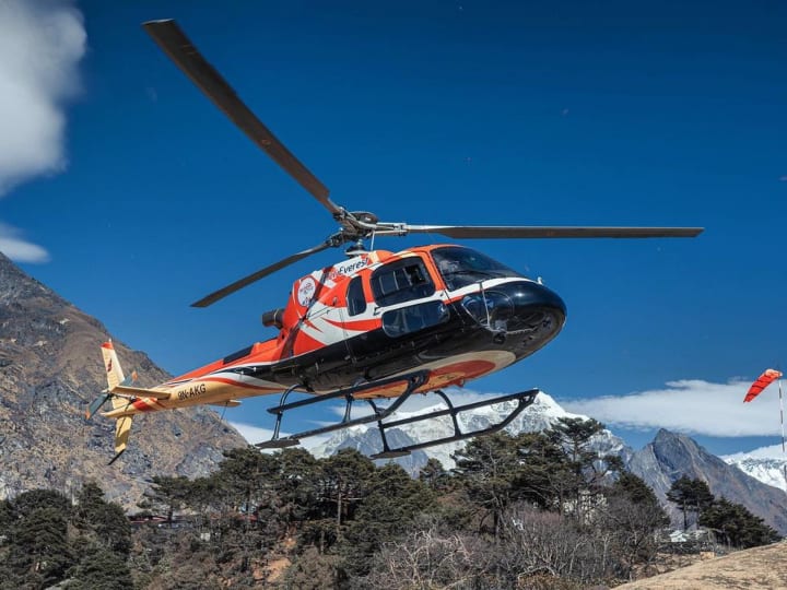 Nepal Helicopter Crash: पर्वतारोहियों के लिए सामान ले जा रहा हेलीकॉप्टर हुआ क्रैश, महिला पायलट और यात्री को किया गया रेस्क्यू