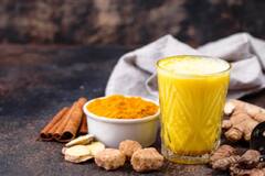 Turmeric health risks: હળદરવાળું દૂધ શરીરમાં સર્જી શકે છે કેટલીક મુશ્કેલી, જાણો કેવી રીતે
