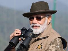 Narendra Modi Visited Bandipur Tiger Reserve: सिर पर टोपी, गले में दूरबीन, हाथों में कैमरा... बांदीपुर की टाइगर सफारी में दिखा पीएम मोदी का नया अवतार