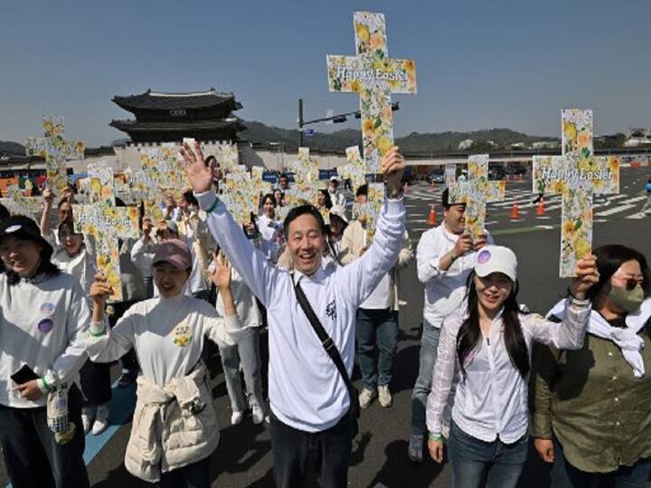 Participants attend a parade to celebrate Easter at Gwanghwamun Square in Seoul, South Korea on Sunday. (Image Source: AFP)