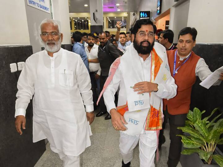 वहीं शनिवार देर शाम लखनऊ पहुंचने पर शिंदे का भव्य स्वागत किया गया. इसके लिए उन्होंने सीएम योगी आदित्यनाथ और मंत्रियों का आभार जताया.