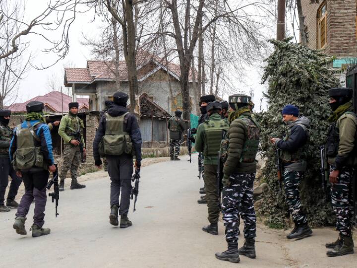 Jammu Kashmir: जम्मू-कश्मीर में आतंकियों के लिए काल बने जवान, अब तक के सबसे निचले स्तर पर पहुंची संख्या Jammu Kashmir Terrorist Number all time low DGP Dilbagh Singh Presents Digits Jammu Kashmir: जम्मू-कश्मीर में आतंकियों के लिए काल बने जवान, अब तक के सबसे निचले स्तर पर पहुंची संख्या